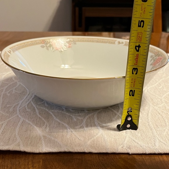 Vintage Crown Ming Fine China Christina large serving bowl - Picture 2 of 5